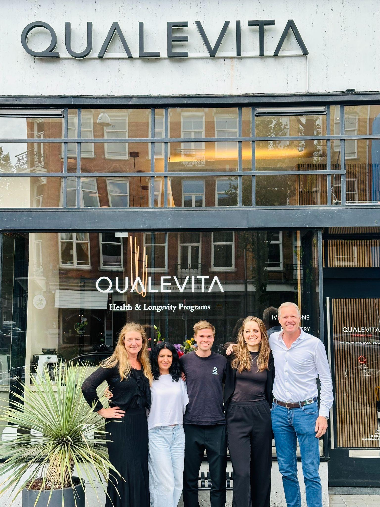 The Qualevita team outside the Amsterdam clinic