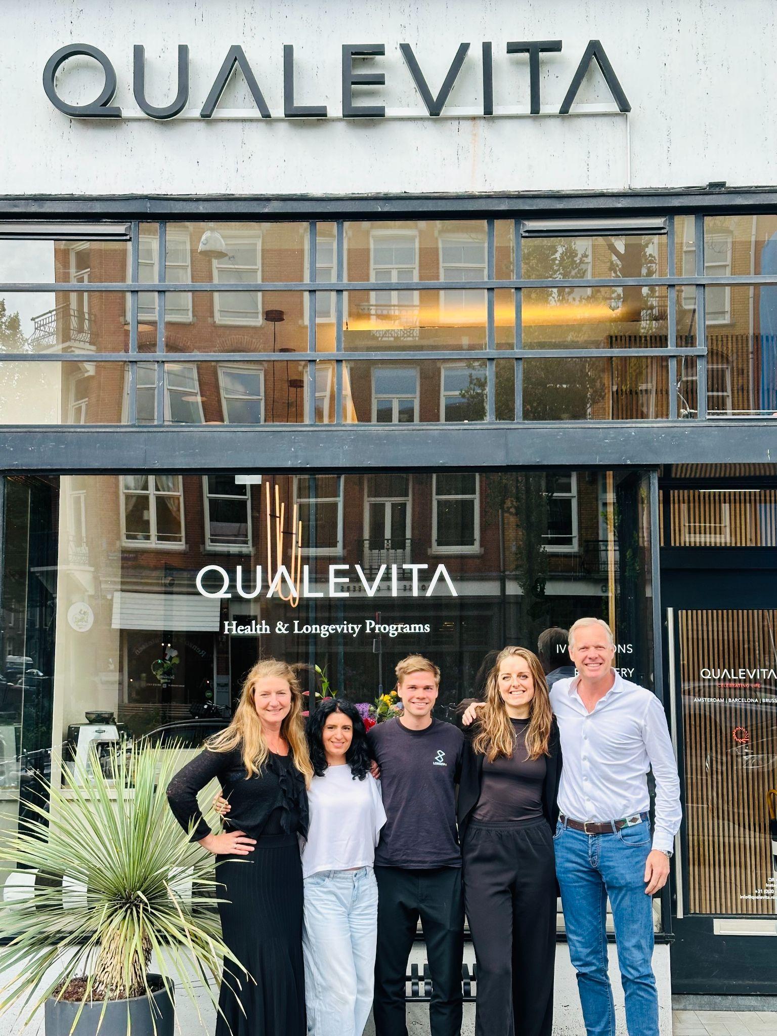 The Qualevita team outside the Amsterdam clinic